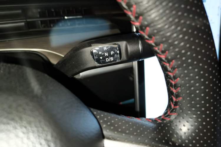 Used NETA V 2022 Long-Range Industry Custom Edition Gear Lever