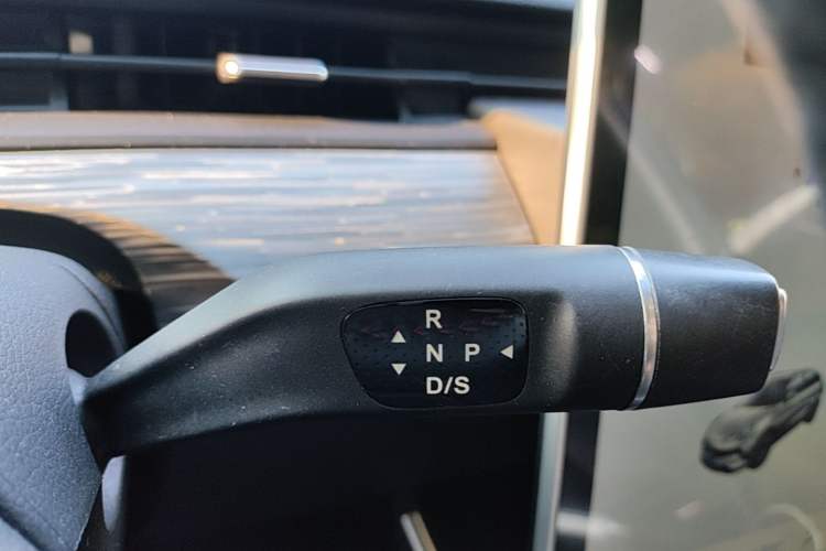 Used NETA V 2022 Chao 300 Lite Lithium Iron Phosphate Gear Lever