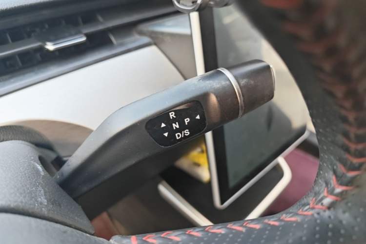 Used NETA V 2022 Standard Range Industry Custom Edition Gear Lever