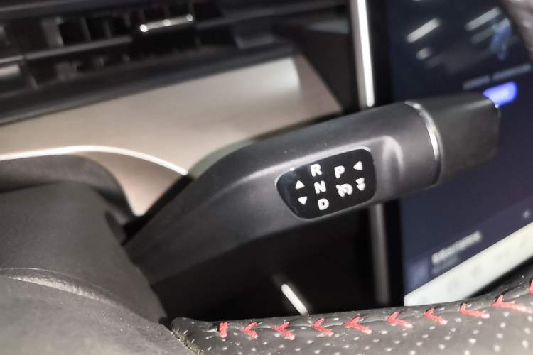 Used NETA V 2022 Pro Long-Range Smart Edition Gear Lever