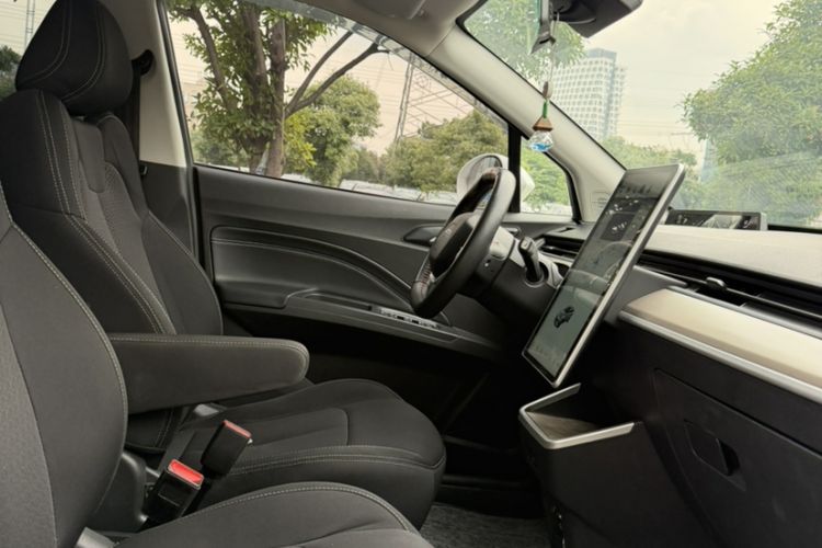 Used NETA V 2022 Standard Range Industry Custom Edition Interior 2