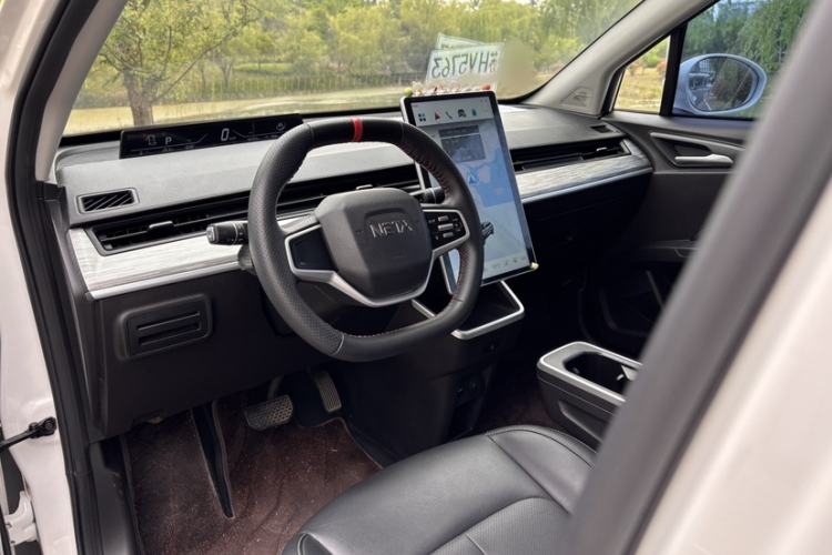 Used NETA V 2022 Chao 300 Lite Ternary Lithium Interior 3
