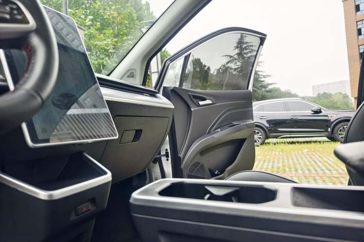Used NETA V 2022 Chao 400 Lite Interior 9