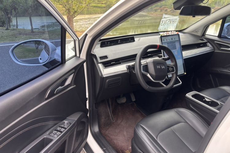 Used NETA V 2022 Chao 300 Lite Ternary Lithium Interior 9