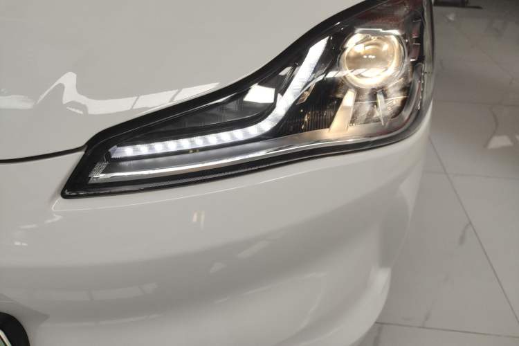 Used NETA V 2022 Standard Range Industry Custom Edition Left Front Headlight