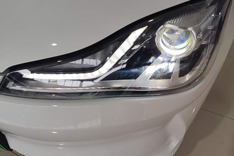 Used NETA V 2022 Chao 400 Left Front Headlight
