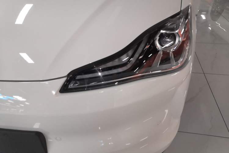 Used NETA V 2022 Pro Long-Range Smart Edition Left Front Headlight