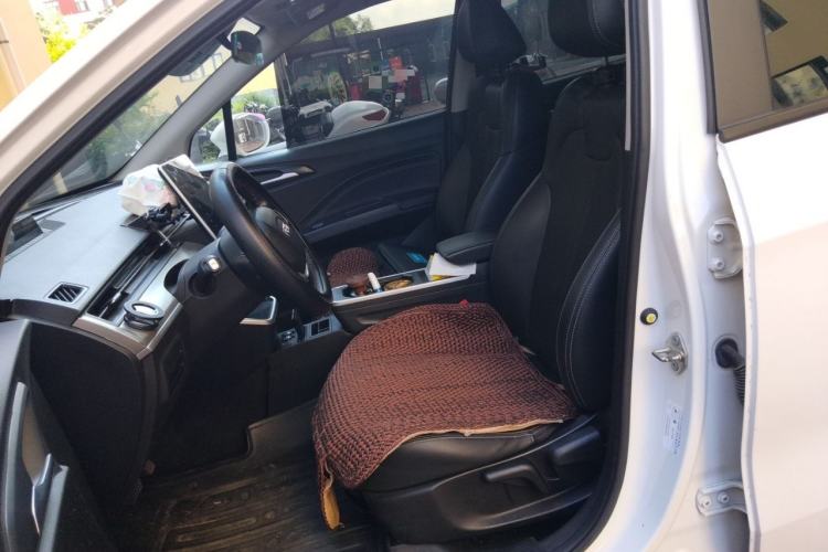 Used NETA V 2022 Pro Long-Range Smart Edition Left Front Seat