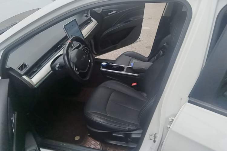 Used NETA V 2022 Pro Long-Range Smart Edition Left Front Seat