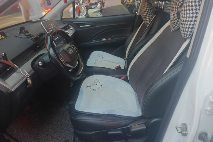Used NETA V 2022 Long-Range Industry Custom Edition Left Front Seat