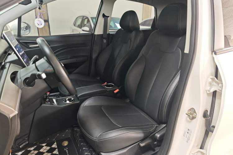 Used NETA V 2022 Long-Range Industry Custom Edition Left Front Seat