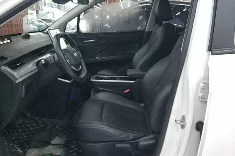 Used NETA V 2022 Pro Long-Range Smart Edition Left Front Seat