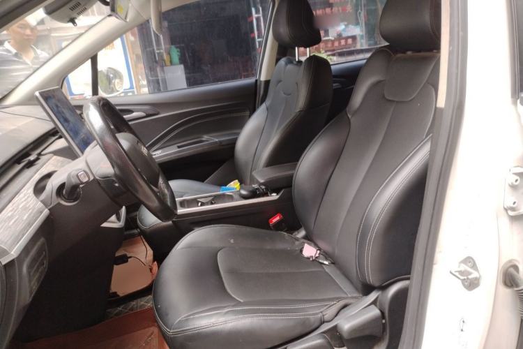Used NETA V 2022 Pro Long-Range Smart Edition Left Front Seat