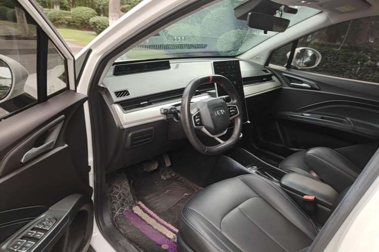 Used NETA V 2022 Long-Range Industry Custom Edition Left Front Seat