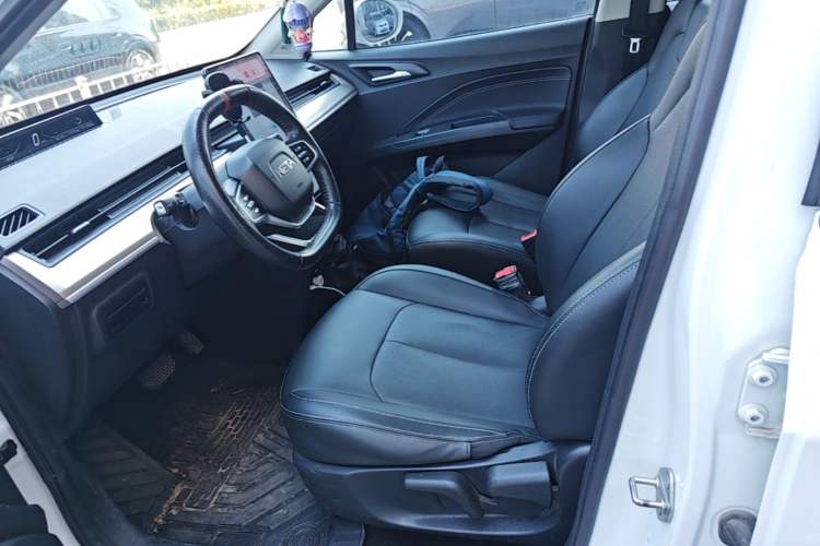 Used NETA V 2022 Long-Range Industry Custom Edition Left Front Seat