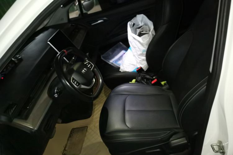 Used NETA V 2022 Long-Range Industry Custom Edition Left Front Seat