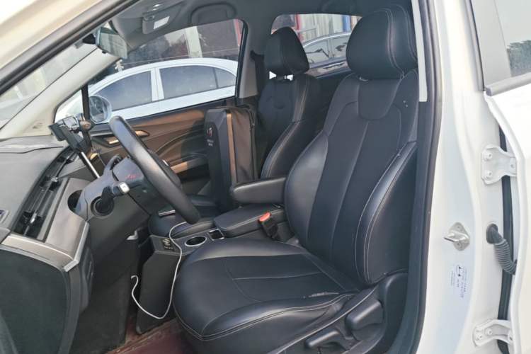 Used NETA V 2022 Standard Range Industry Custom Edition Left Front Seat