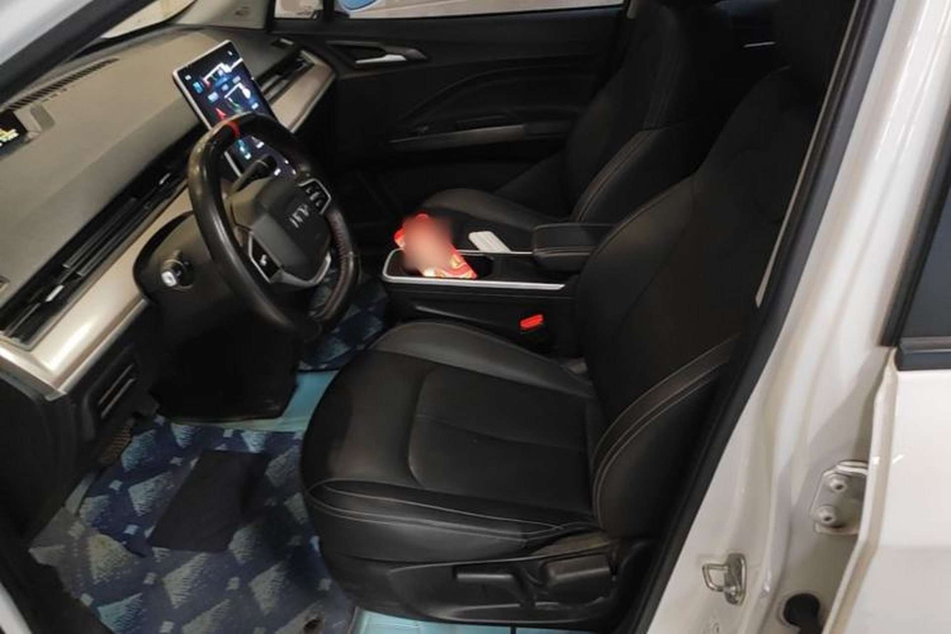 Used NETA V 2022 Pro Long-Range Smart Edition Left Front Seat