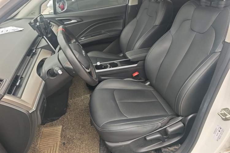 Used NETA V 2022 Pro Long-Range Smart Edition Left Front Seat