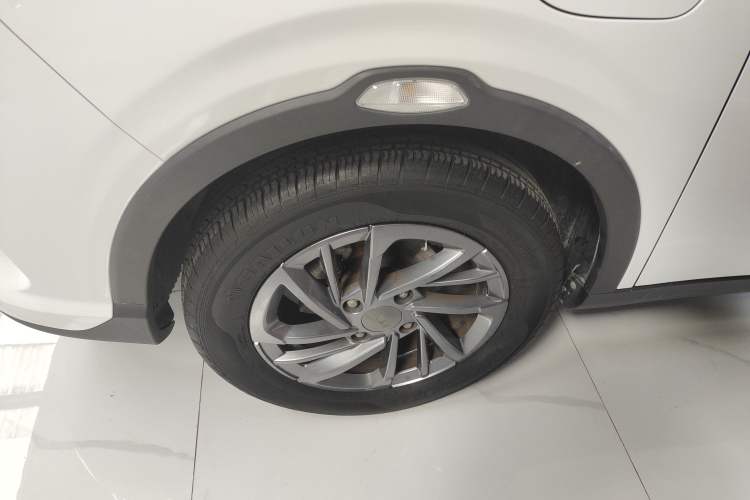 Used NETA V 2022 Standard Range Industry Custom Edition Left Front Wheel Hub