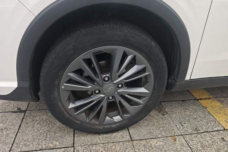 Used NETA V 2022 Pro Long-Range Smart Edition Left Front Wheel Hub