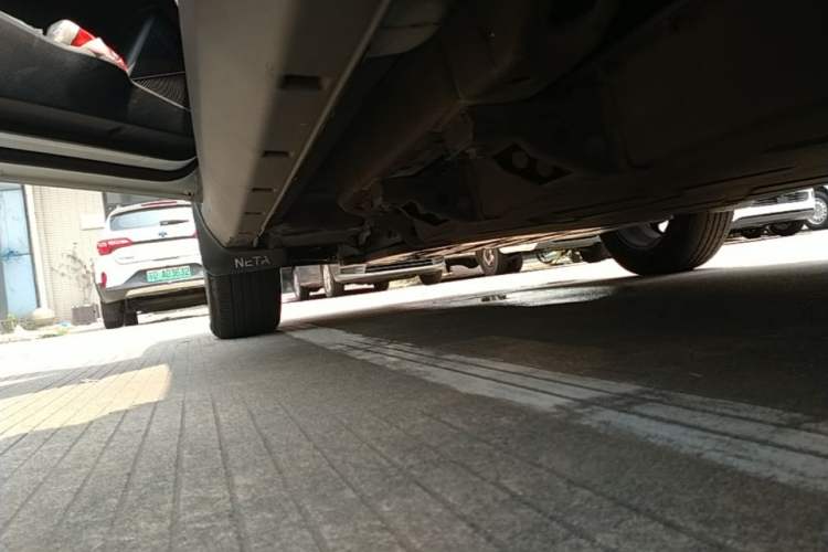 Used NETA V 2022 Standard Range Industry Custom Edition Left Side Sill