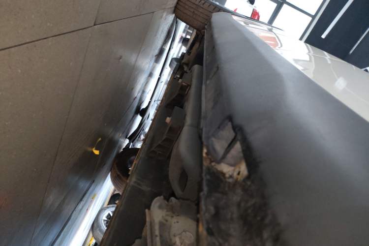 Used NETA V 2022 Chao 300 Lite Lithium Iron Phosphate Left Side Sill