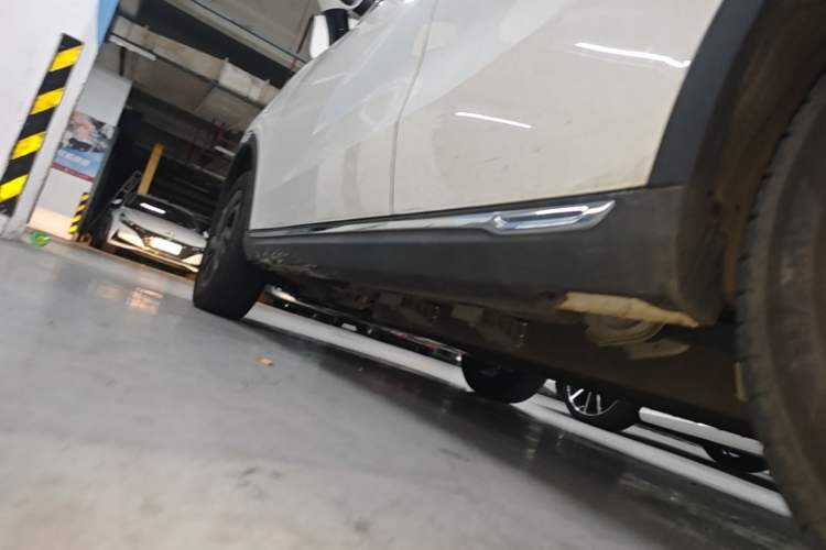 Used NETA V 2022 Chao 300 Industry Custom Edition Left Side Sill
