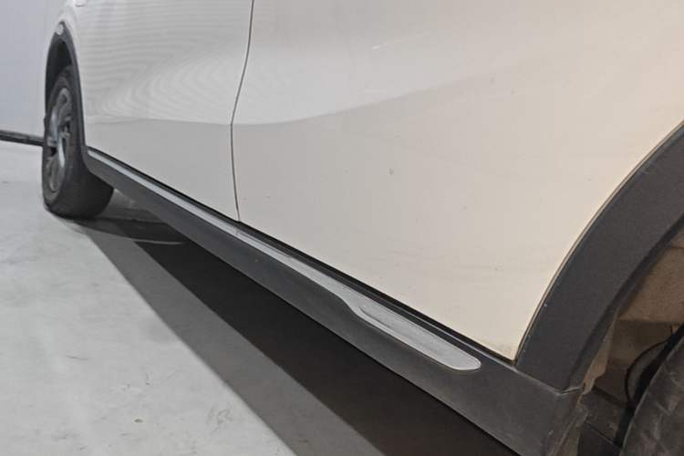 Used NETA V 2022 Chao 300 Lite Lithium Iron Phosphate Left Side Sill