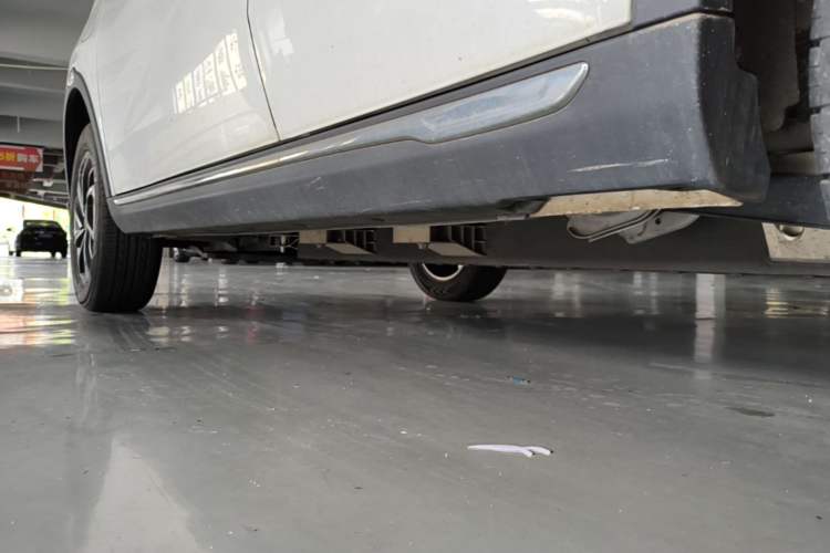 Used NETA V 2022 Chao 300 Lite Lithium Iron Phosphate Left Side Sill