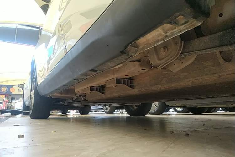 Used NETA V 2022 Chao 300 Lite Lithium Iron Phosphate Left Side Sill