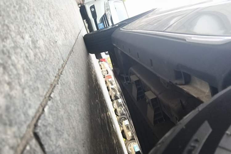 Used NETA V 2022 Chao 300 Industry Custom Edition Left Side Sill
