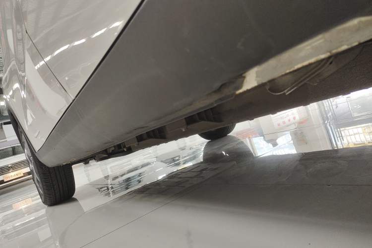 Used NETA V 2022 Standard Range Industry Custom Edition Left Side Sill