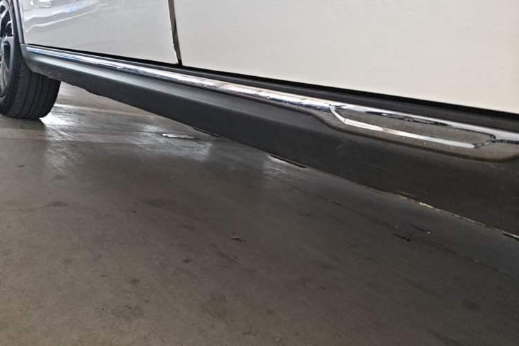 Used NETA V 2022 Chao 300 Lite Ternary Lithium Left Side Sill