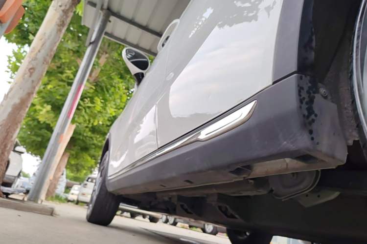 Used NETA V 2022 Chao 300 Lite Ternary Lithium Left Side Sill