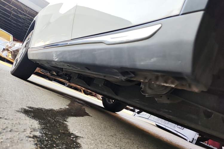 Used NETA V 2022 Chao 300 Lite Lithium Iron Phosphate Left Side Sill