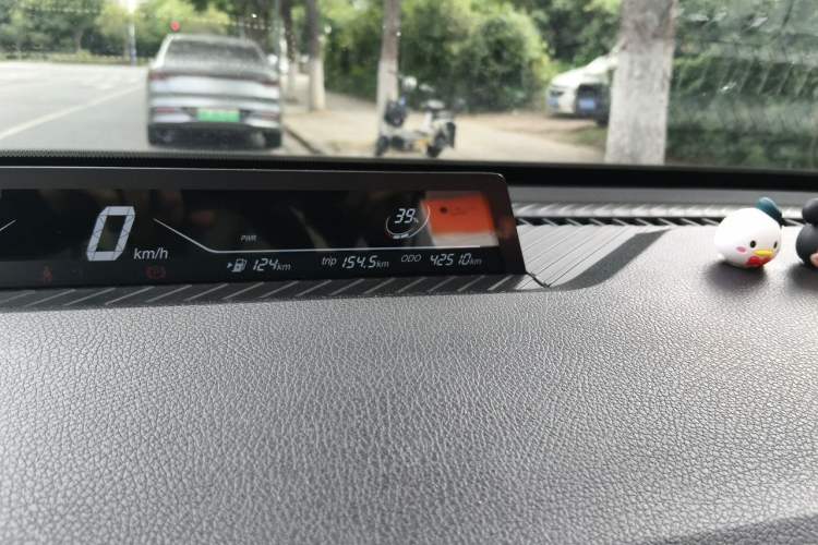 Used NETA V 2022 Chao 300 Lite Ternary Lithium Odometer Close Up