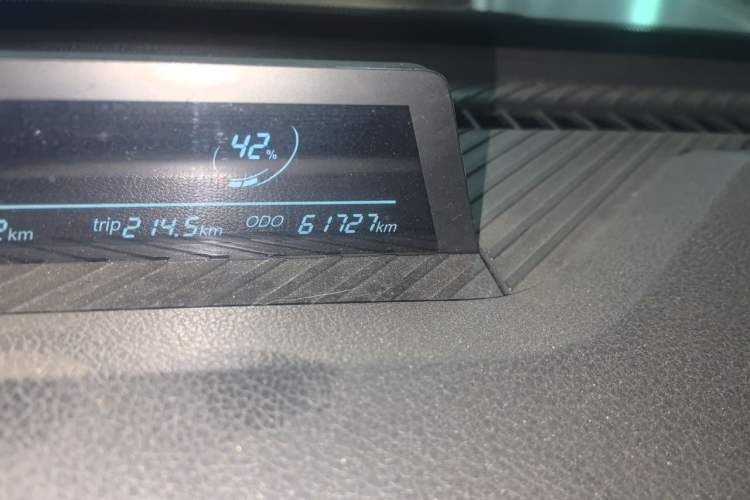 Used NETA V 2022 Chao 300 Lite Ternary Lithium Odometer Close Up