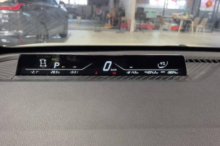Used NETA V 2022 Chao 300 Lite Lithium Iron Phosphate Odometer Close Up