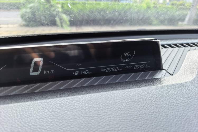 Used NETA V 2022 Chao 300 Lite Ternary Lithium Odometer Close Up