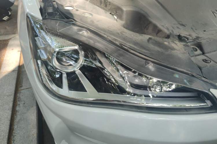 Used NETA V 2022 Chao 300 Industry Edition Right Front Headlight