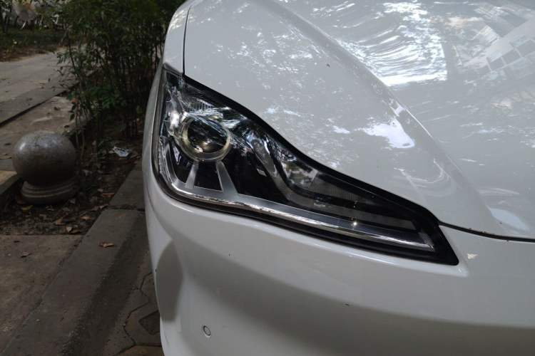 Used NETA V 2022 Pro Long-Range Smart Edition Right Front Headlight