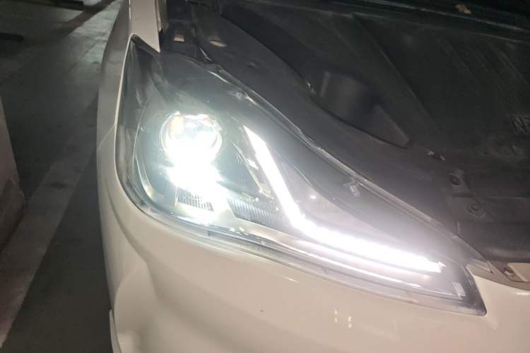 Used NETA V 2022 Chao 400 Lite Right Front Headlight