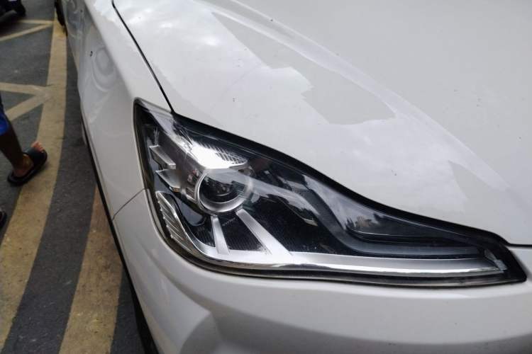 Used NETA V 2022 Pro Long-Range Smart Edition Right Front Headlight