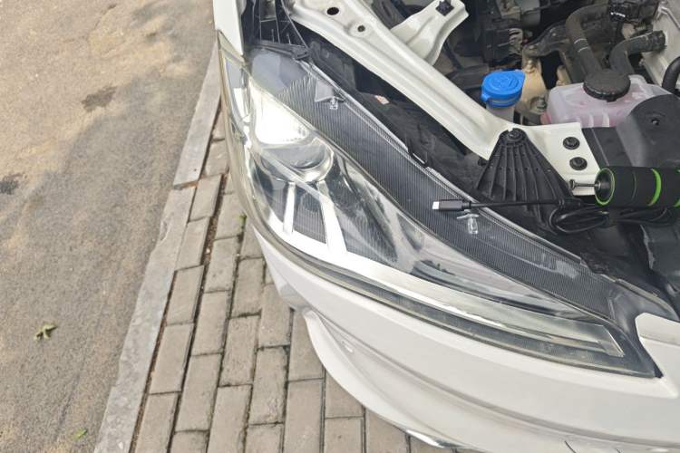 Used NETA V 2022 Chao 400 Industry Edition Right Front Headlight