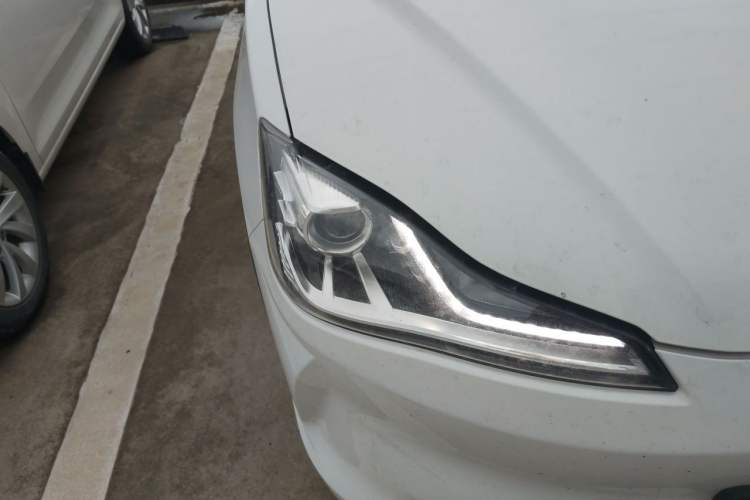 Used NETA V 2022 Long-Range Industry Custom Edition Right Front Headlight