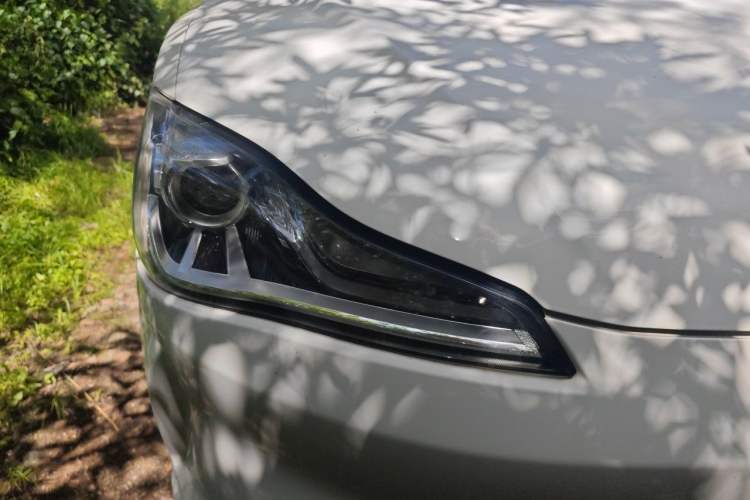 Used NETA V 2022 Chao 400 Lite Right Front Headlight