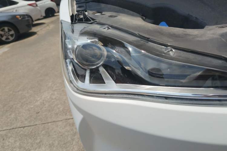 Used NETA V 2022 Chao 400 Lite Right Front Headlight