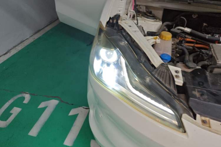 Used NETA V 2022 Pro Long-Range Smart Edition Right Front Headlight