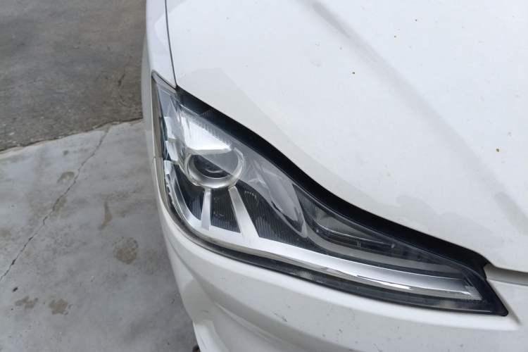 Used NETA V 2022 Chao 400 Lite Right Front Headlight